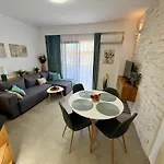 Roof Breeze Apartment