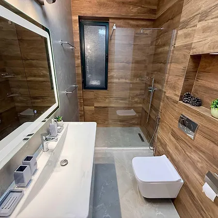 Daire Roof Breeze Golem (Tirana)