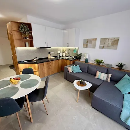 Daire Roof Breeze Golem (Tirana)