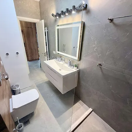 Roof Breeze Daire Golem (Tirana)