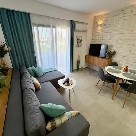 Daire Roof Breeze Golem (Tirana)