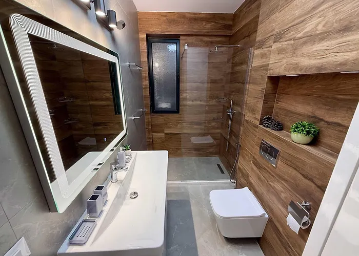 Roof Breeze Golem (Tirana)